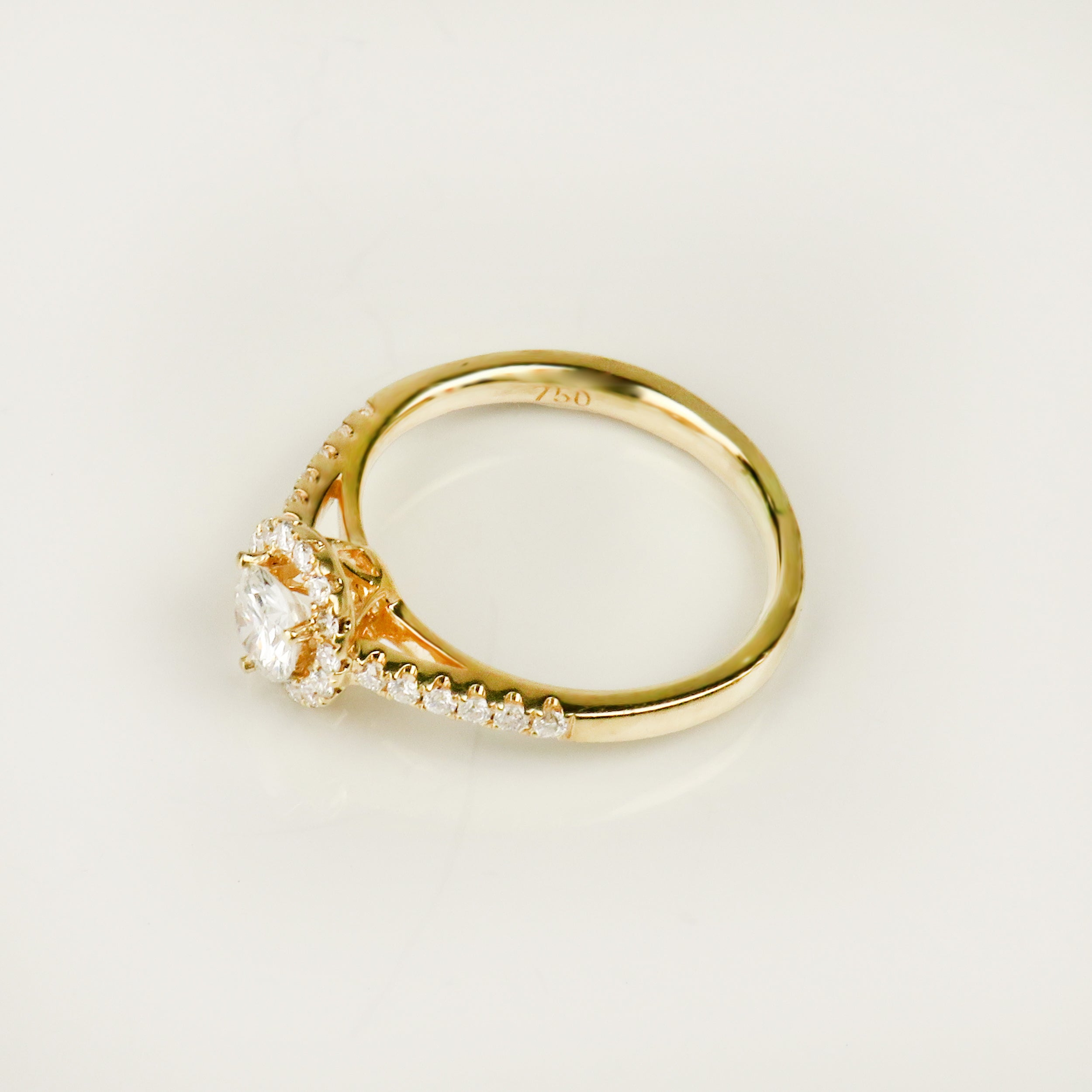 750 gold ring with brilliant - bright masterpiece