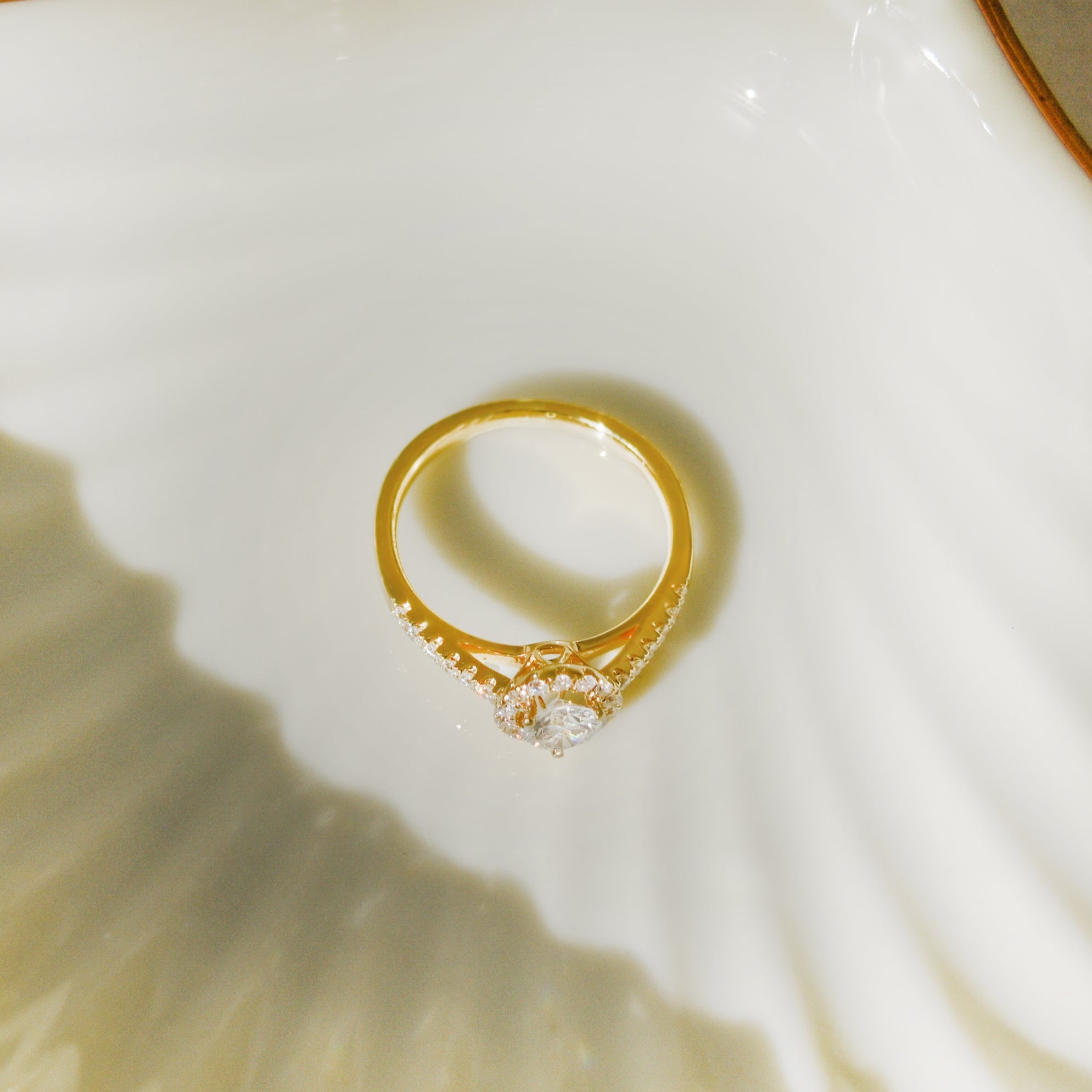 750 gold ring with brilliant - bright masterpiece