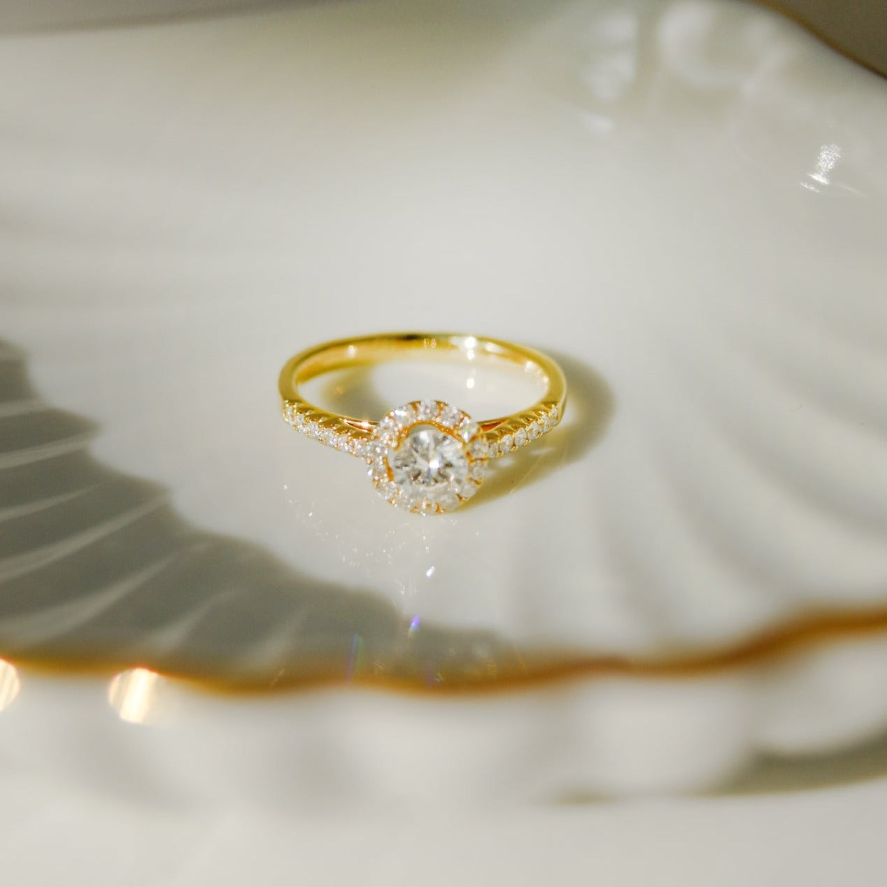 750 gold ring with brilliant - bright masterpiece