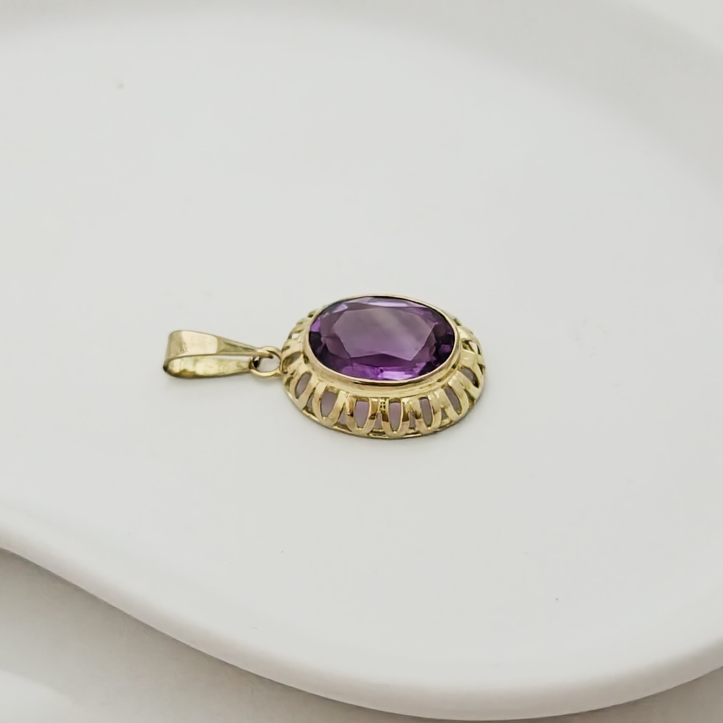 Antik-Anhänger aus 8K Gelbgold mit Amethyst