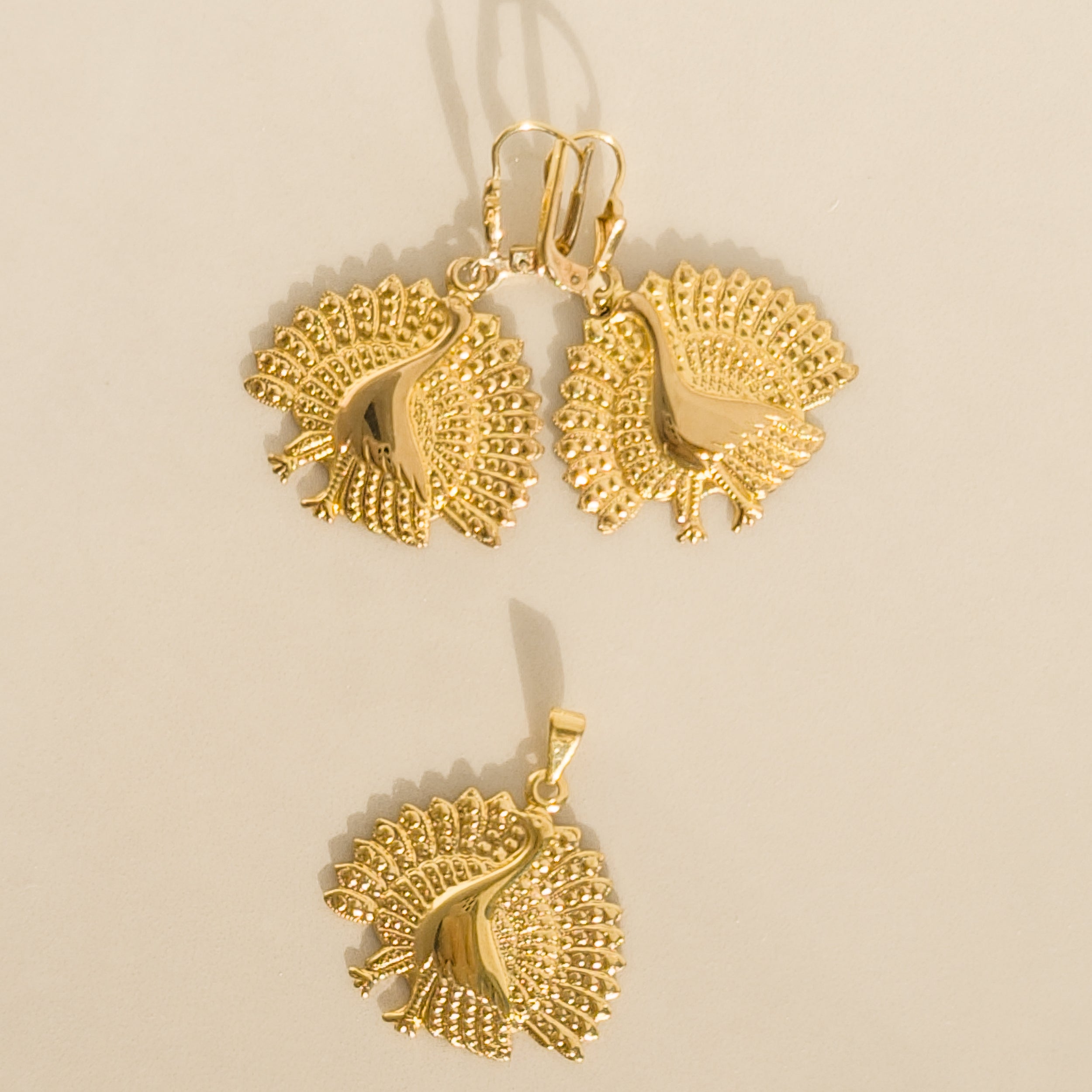 Vintage-Pfauenanhänger aus 8 Karat Gold