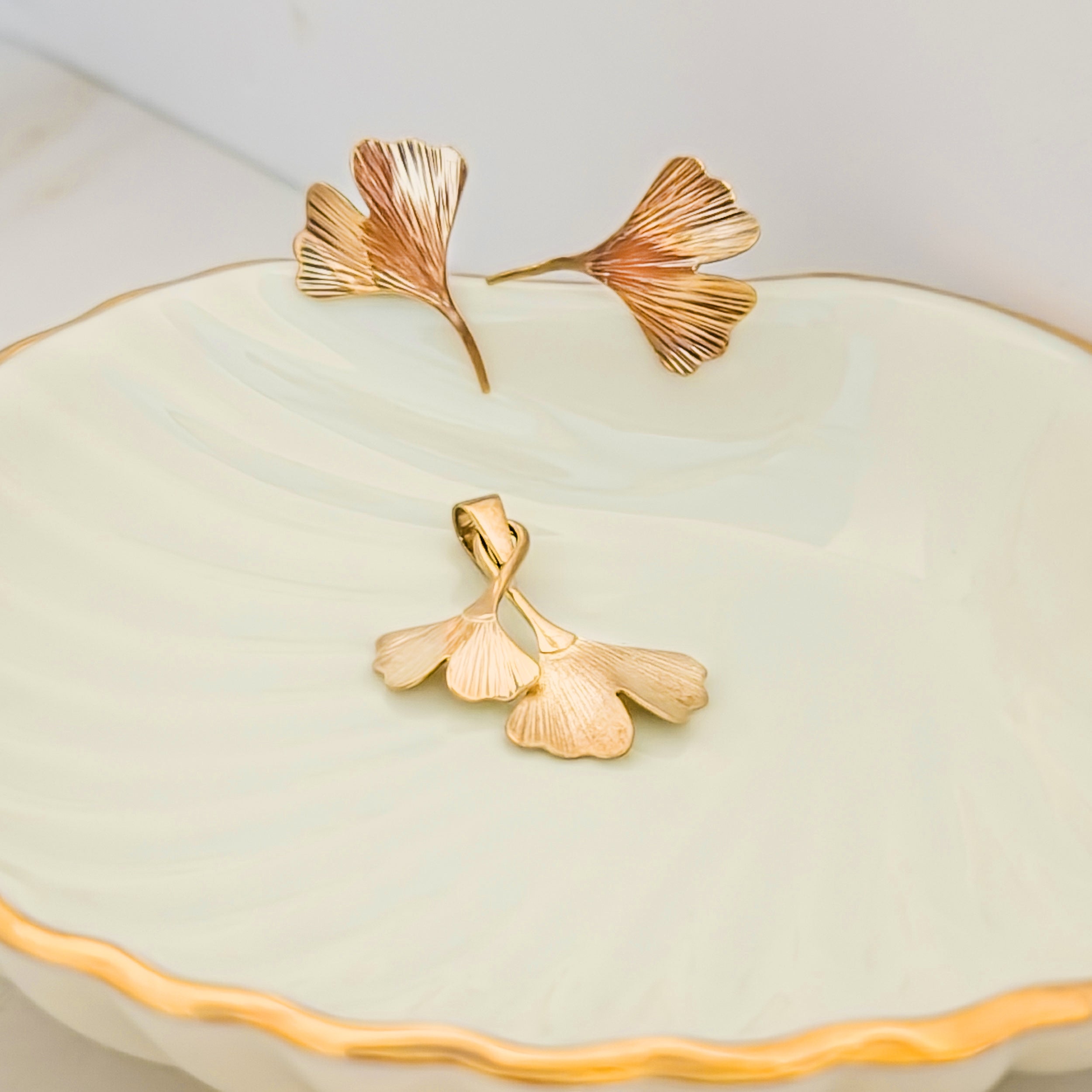 Vintage Gingko-Ohrstecker-& Anhänger aus 8 Karat Gold