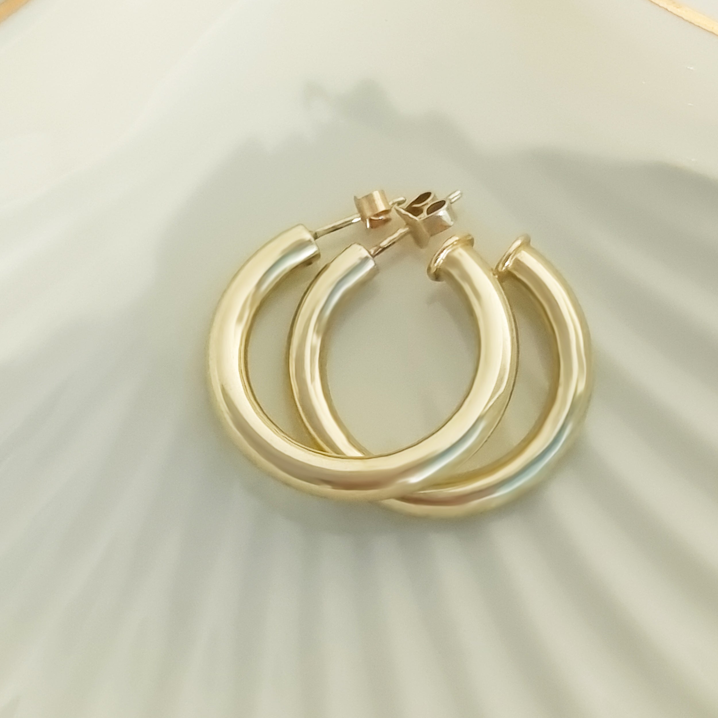 Schöne Creolen aus 14 Karat Gold