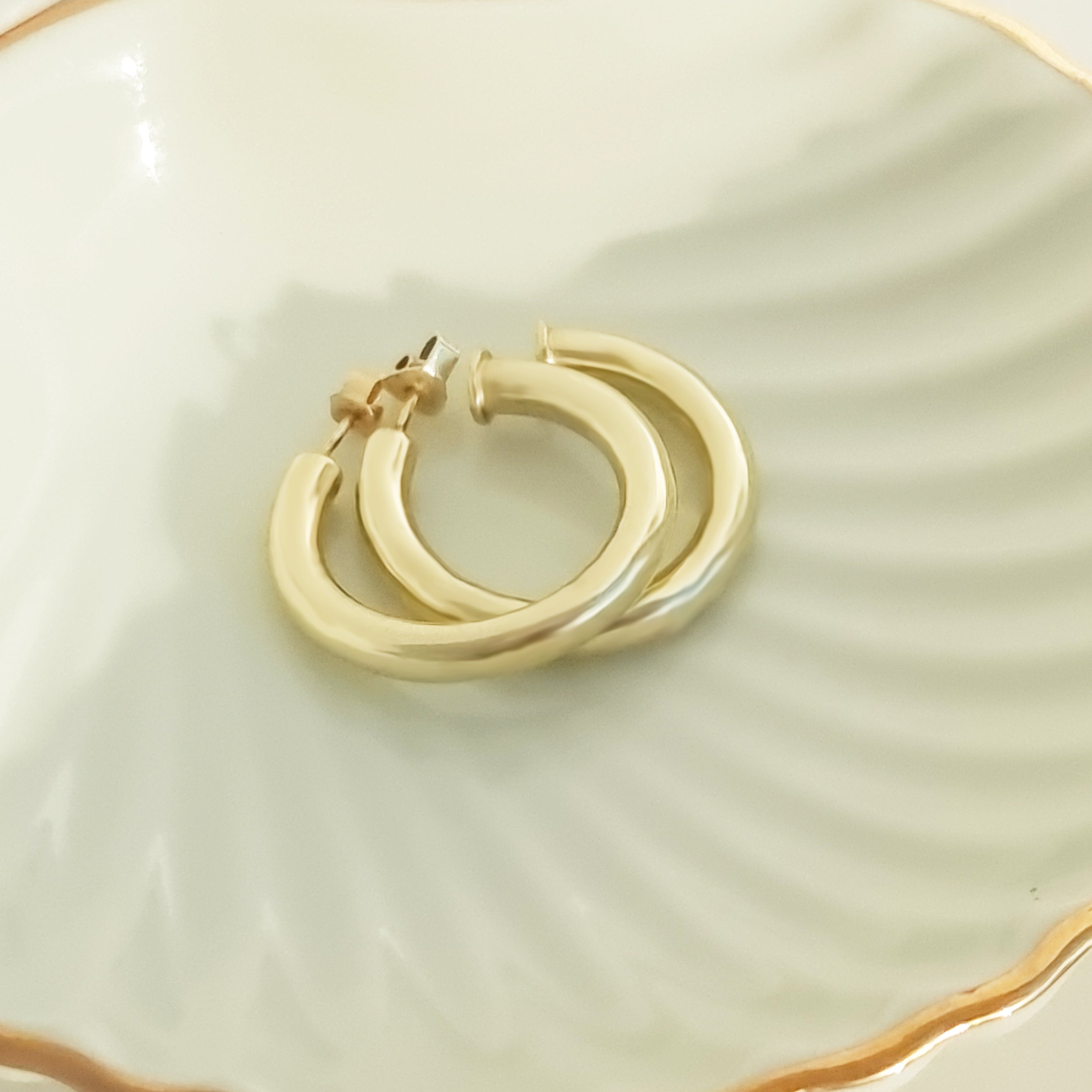 Schöne Creolen aus 14 Karat Gold
