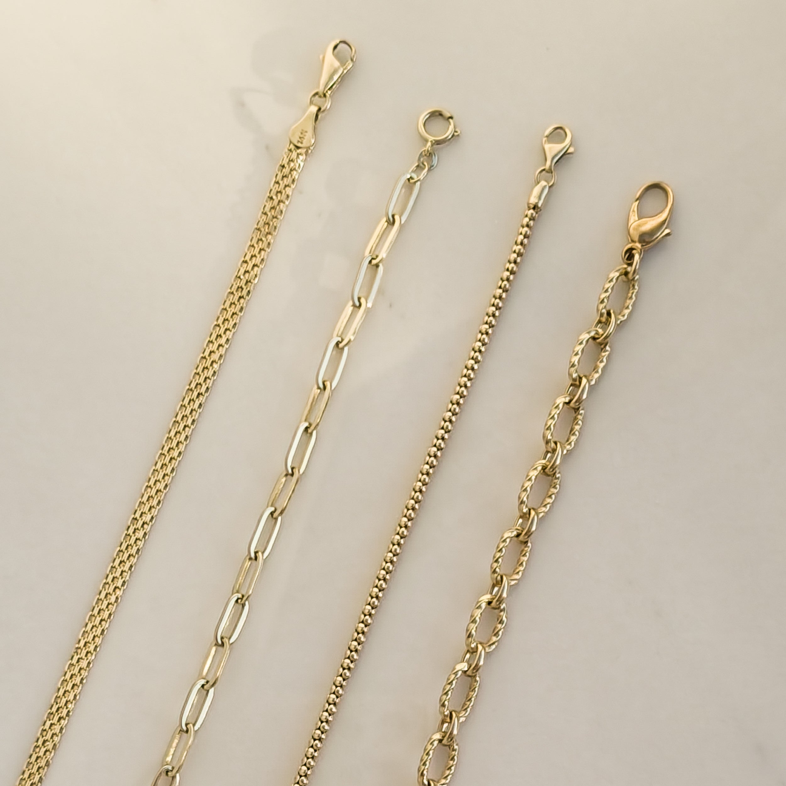 Gedrehtes Rundanker-Armband aus 8 K Gold