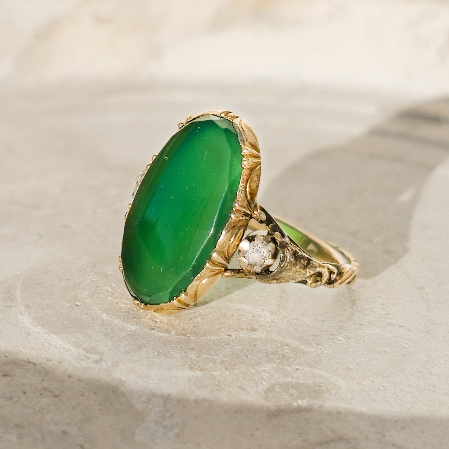 Antiker Ring aus Gold mit Jade