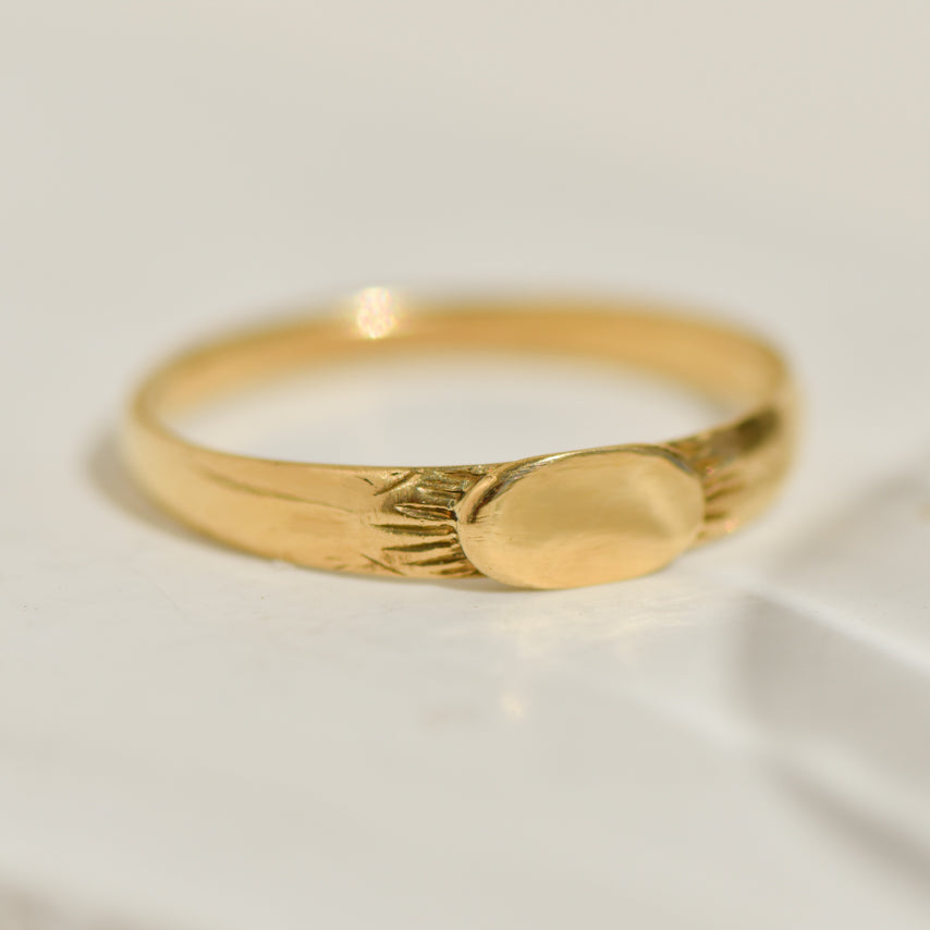 Feiner Vintage-Siegelring aus 18K Gelbgold – klein, edel, gravierbar