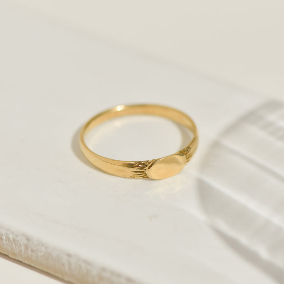 Feiner Vintage-Siegelring aus 18K Gelbgold – klein, edel, gravierbar