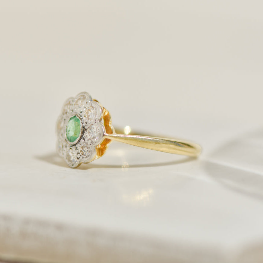 Ring made of 14K yellow gold with diamond solitaire and pavé setting – finely set, elegantly finished