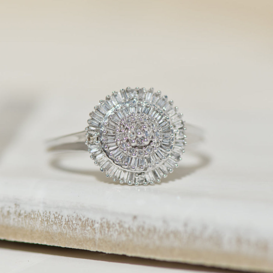 14K white gold ring with 85 diamonds – Circle of light &amp; luxury