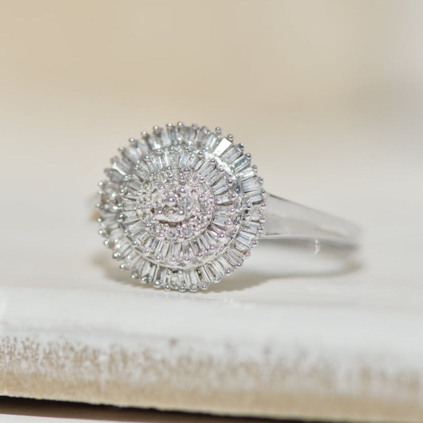 14K white gold ring with 85 diamonds – Circle of light &amp; luxury