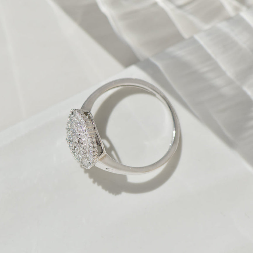 14K white gold ring with 85 diamonds – Circle of light &amp; luxury