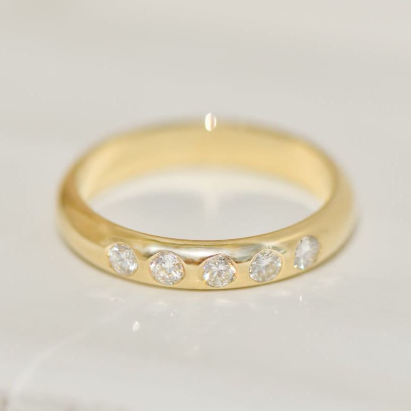 Ring made of 14K yellow gold with 5 inlaid diamonds – simple, elegant, forever good