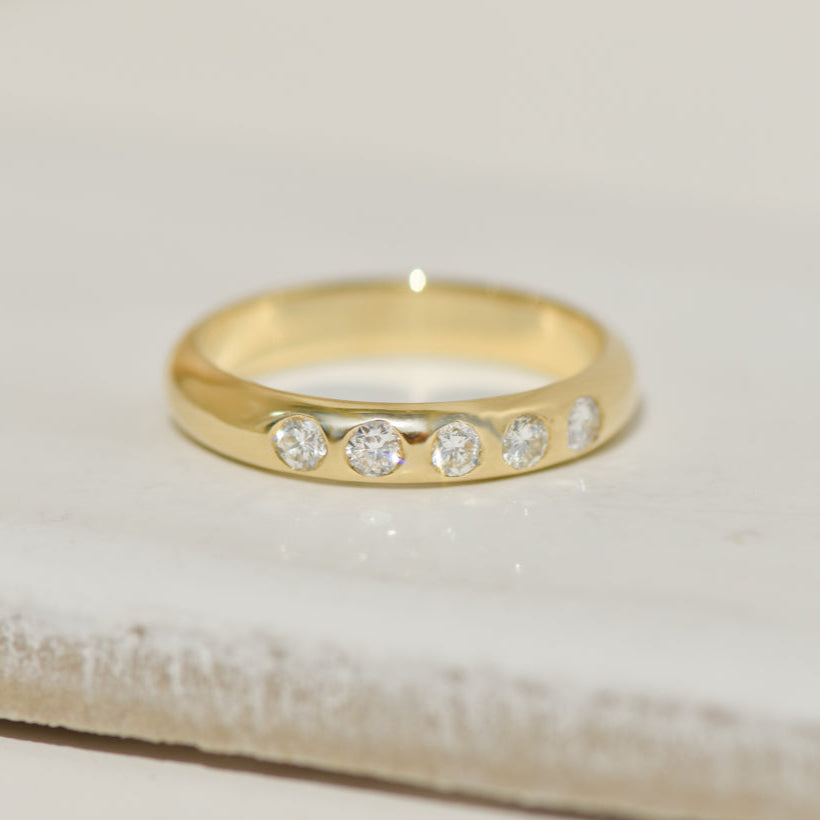 Ring made of 14K yellow gold with 5 inlaid diamonds – simple, elegant, forever good