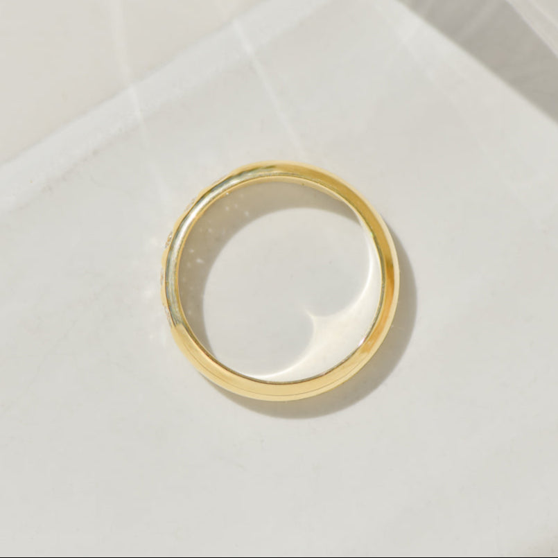 Ring made of 14K yellow gold with 5 inlaid diamonds – simple, elegant, forever good