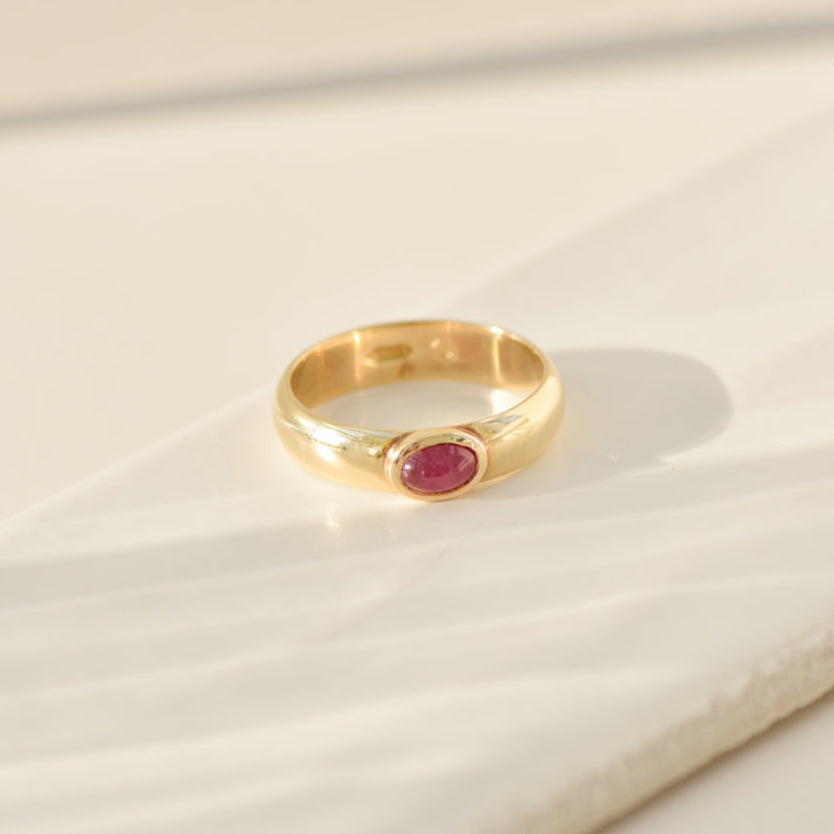 Gold ring with ruby ​​made of 14K gold
