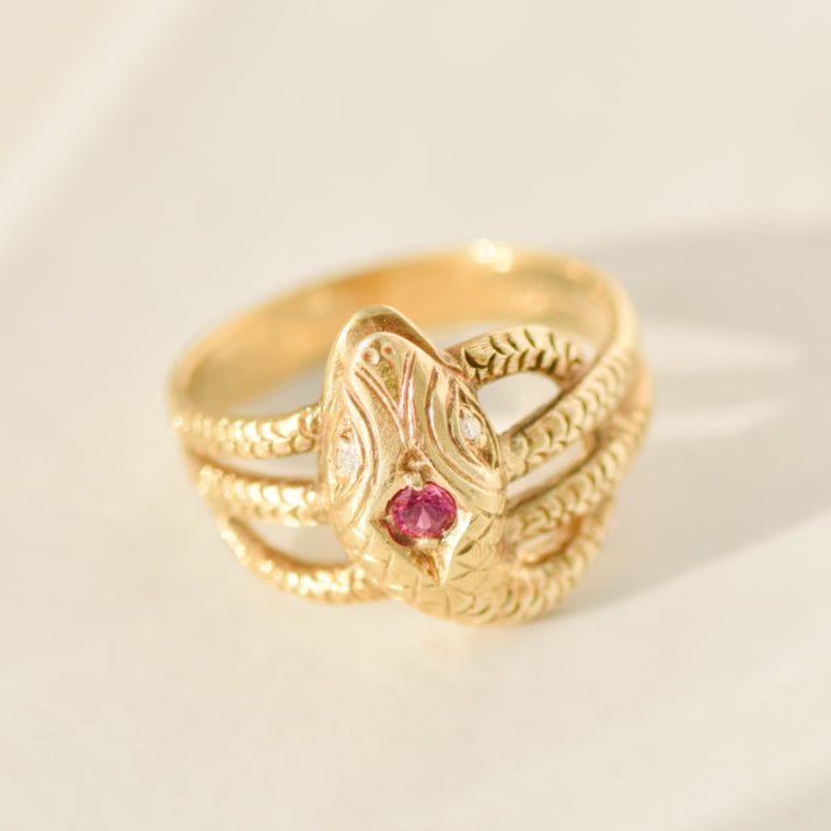 Vintage snake ring with ruby ​​in 14K gold
