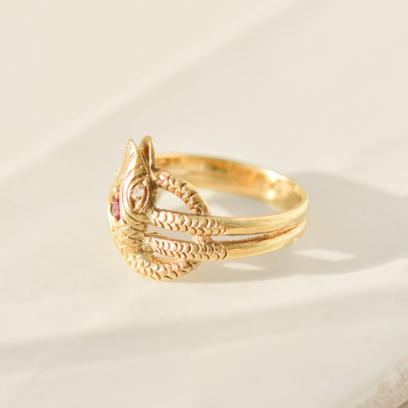 Vintage snake ring with ruby ​​in 14K gold