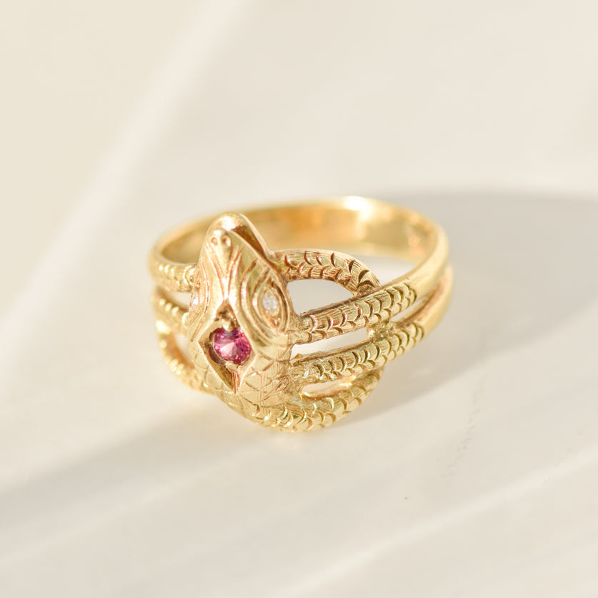 Vintage snake ring with ruby ​​in 14K gold
