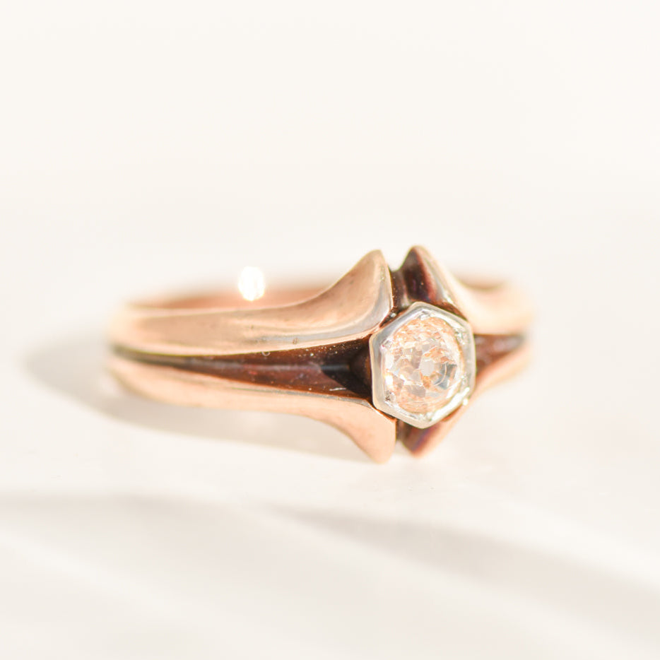 Antique solitaire ring in 14K rose gold with an old-cut diamond – delicate pink, wild at heart