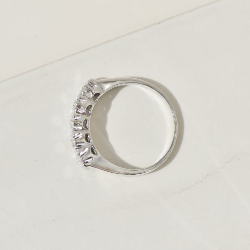 Memory ring made of 14 carat gold with brilliant
