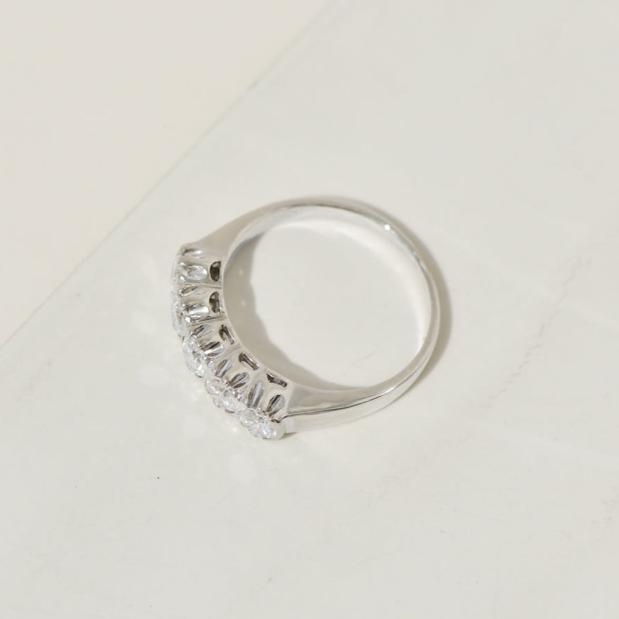 Memory ring made of 14 carat gold with brilliant