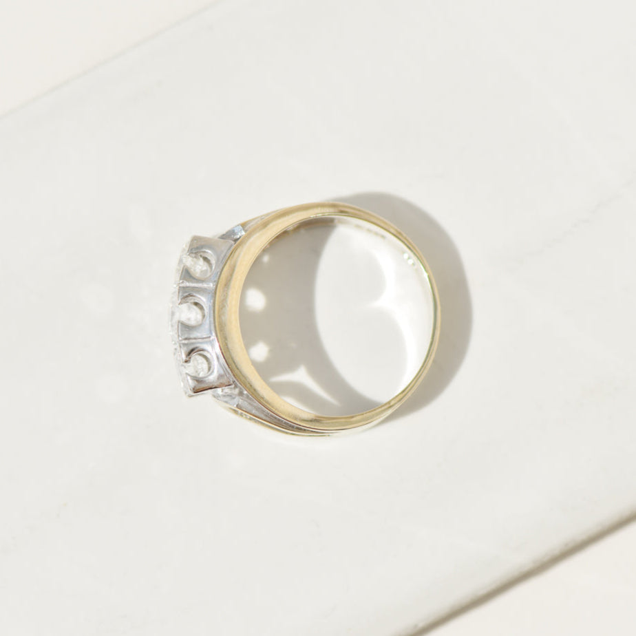 Trilogy ring in 14K white gold with 3 diamonds – past, present &amp; future in one ring