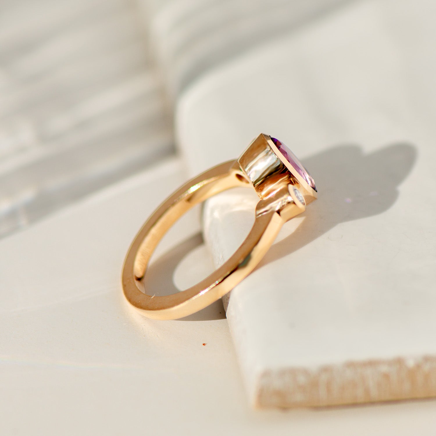 Eleganter Vintage-Ring aus 14 K Gelbgold mit Amethyst & Diamanten – zeitloser Klassiker