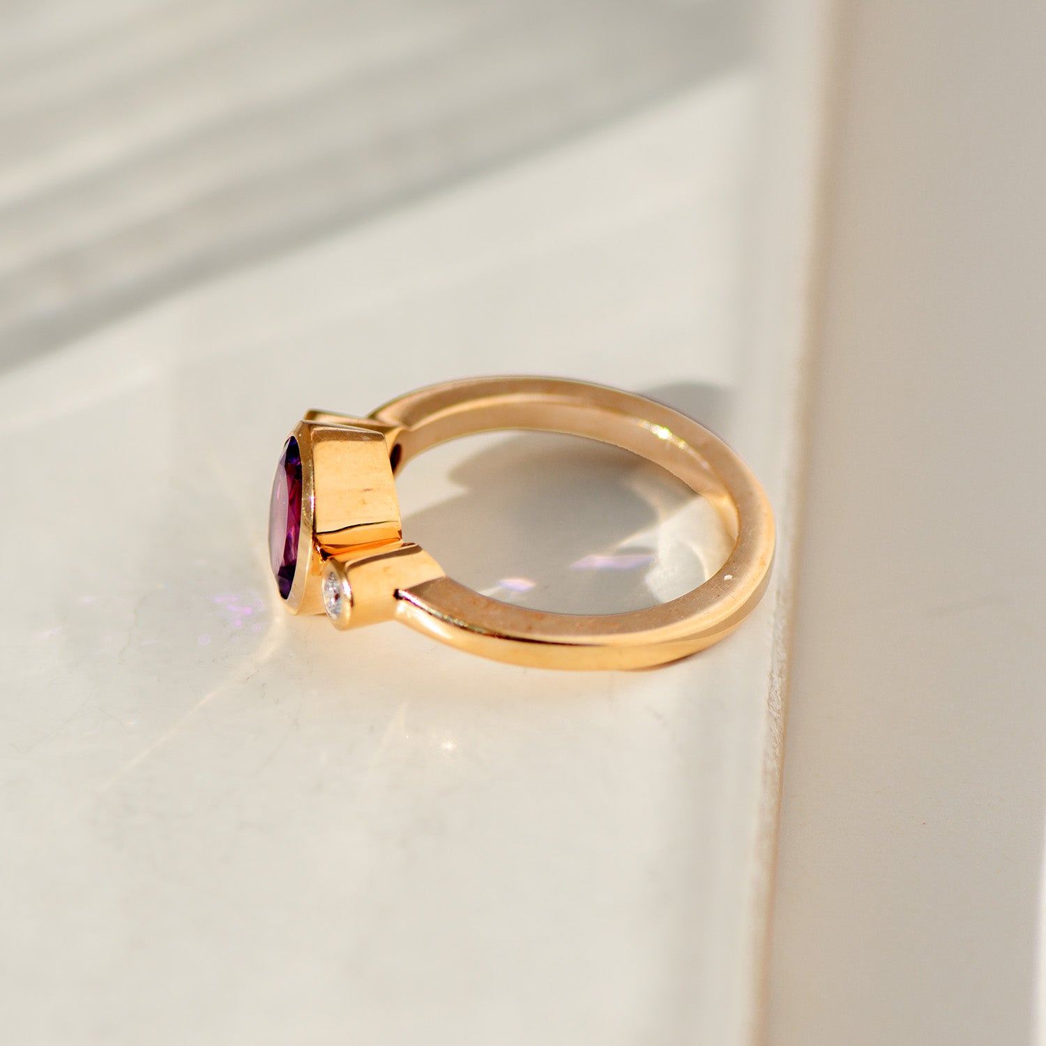 Eleganter Vintage-Ring aus 14 K Gelbgold mit Amethyst & Diamanten – zeitloser Klassiker