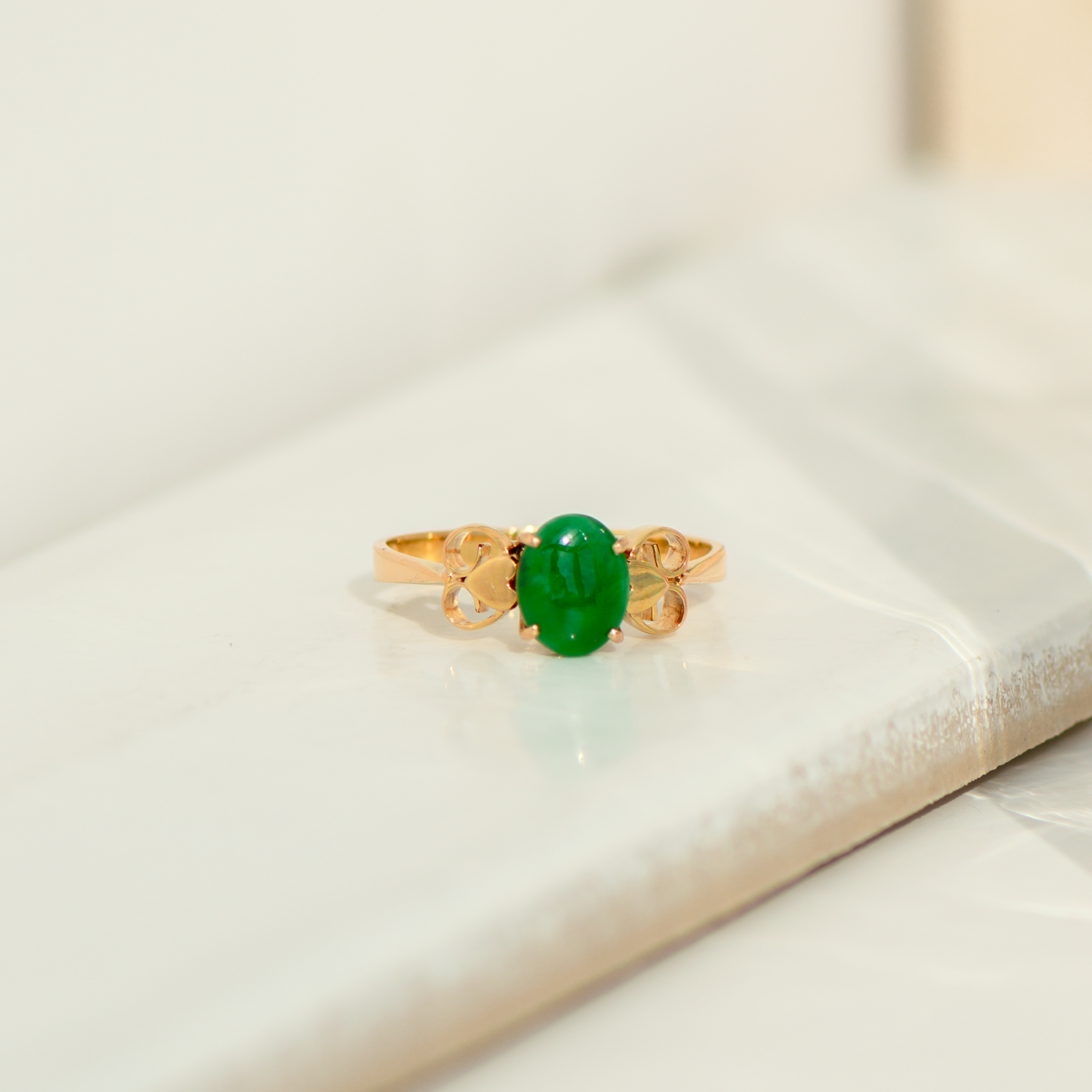 Vintage Jade-Ring aus 14 K Gelbgold mit ovalem Cabochon – Mid-Century Unikat