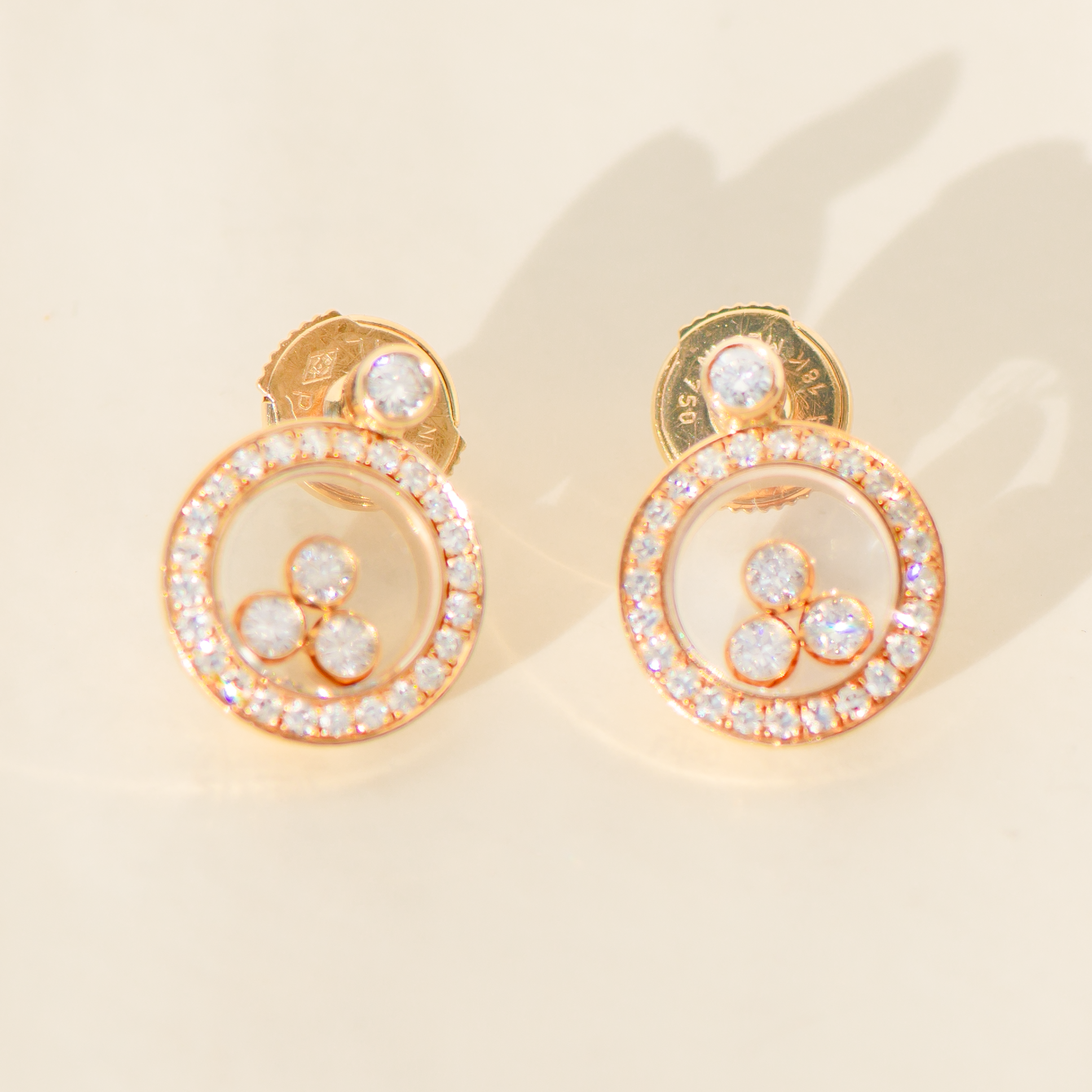 Chopard „Happy Diamonds“ Ohrringe aus 18 Karat Gelbgold | 48 Diamanten + 8 Brillanten | Ø 11,5 mm