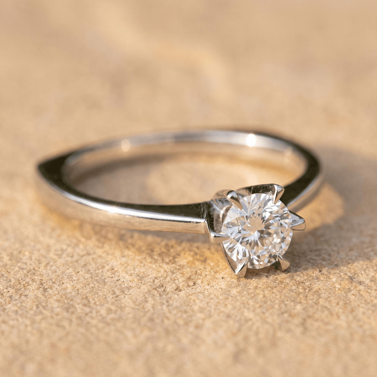 750er Gold Solitärring mit Brillant – Unübertroffene Klarheit - Honey Jewelry