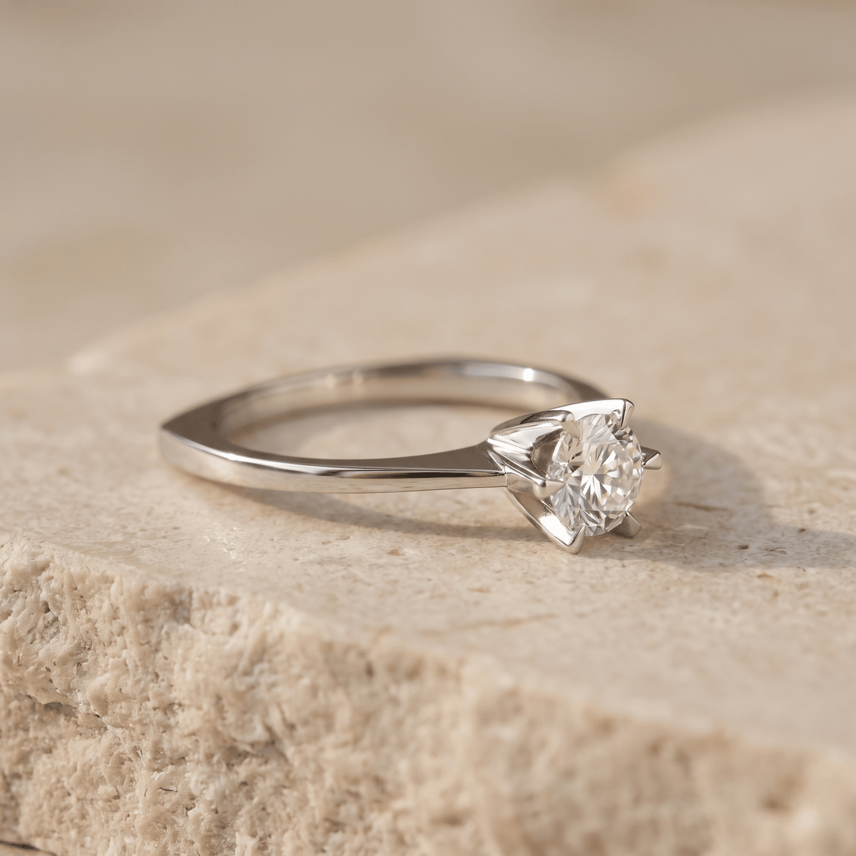 750er Gold Solitärring mit Brillant – Unübertroffene Klarheit - Honey Jewelry