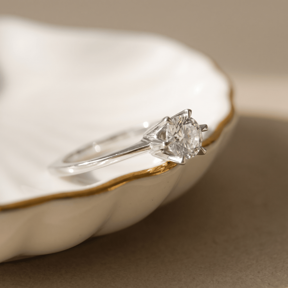 750er Gold Solitärring mit Brillant – Unübertroffene Klarheit - Honey Jewelry