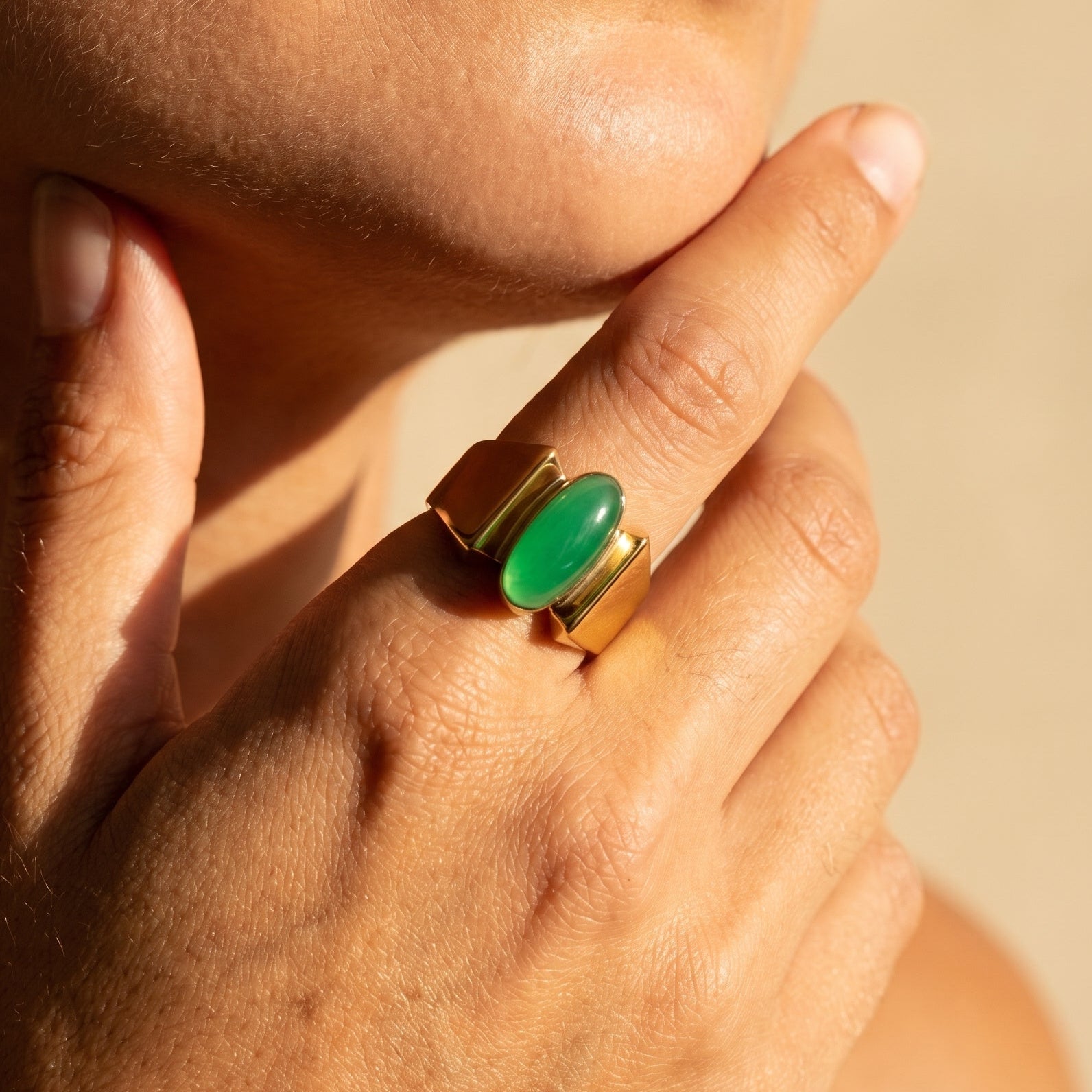 Achat-Cabochon-Ring aus 333er Gelbgold