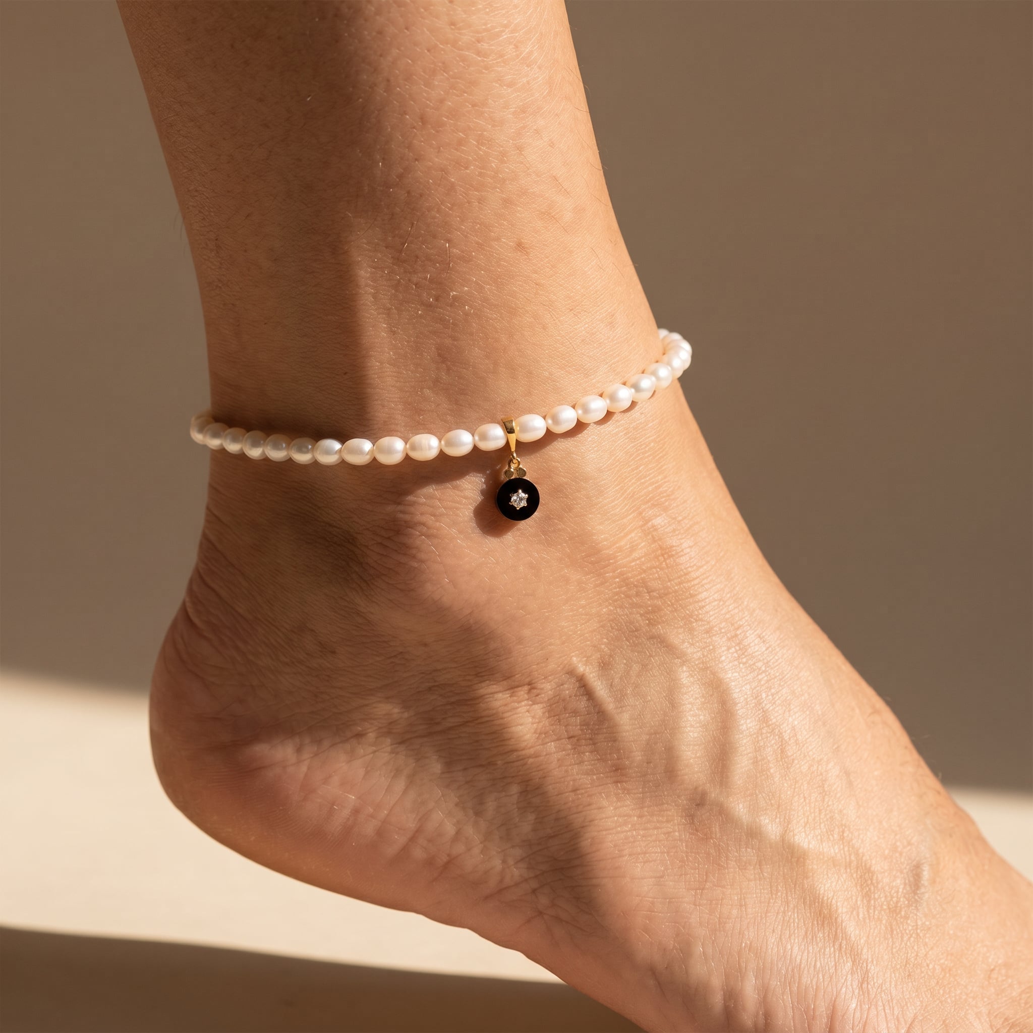 Anhänger Onyx mit Diamant aus 8 Karat Gelbgold – rund - Honey Jewelry