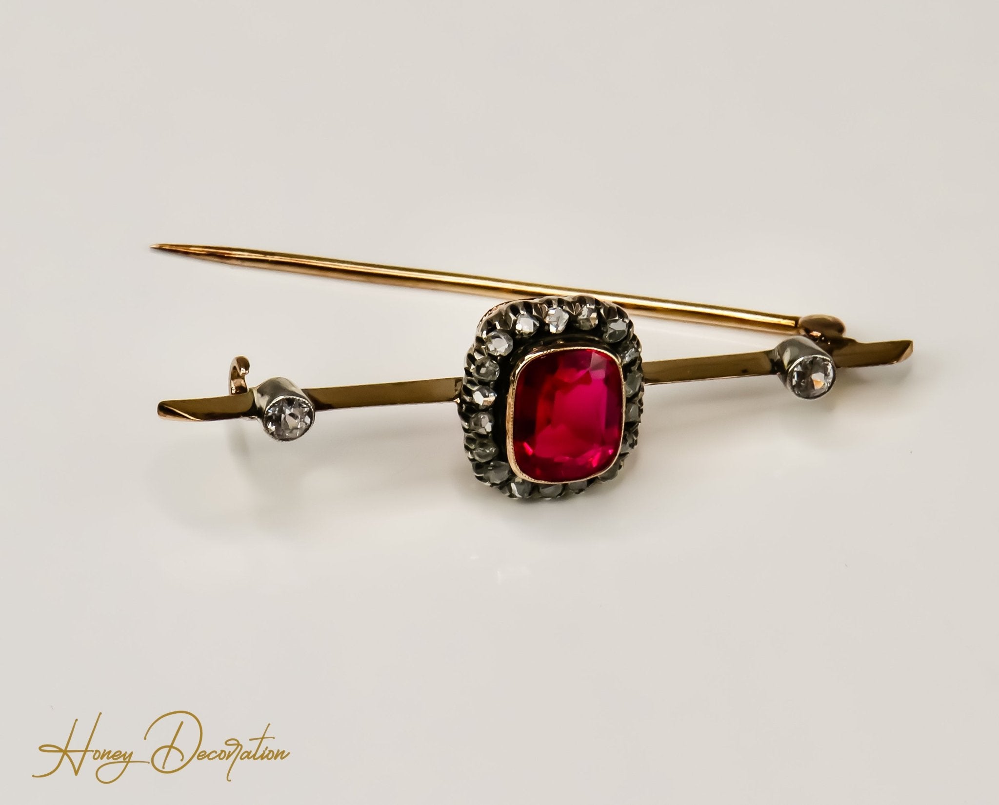 Antike Brosche mit Rubin & Diamanten - Honey Jewelry
