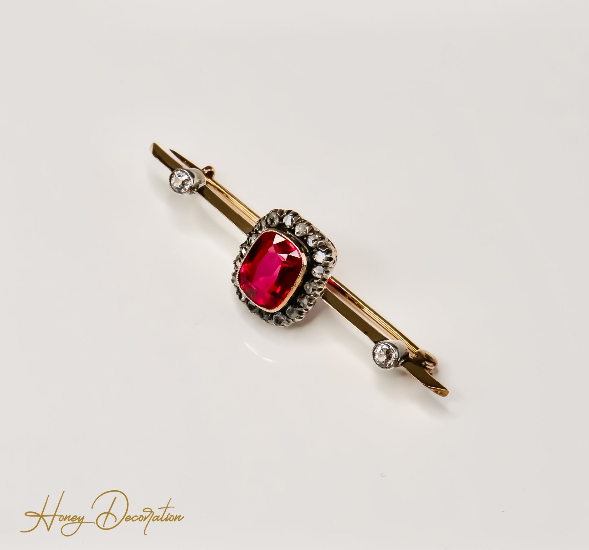 Antike Brosche mit Rubin & Diamanten - Honey Jewelry