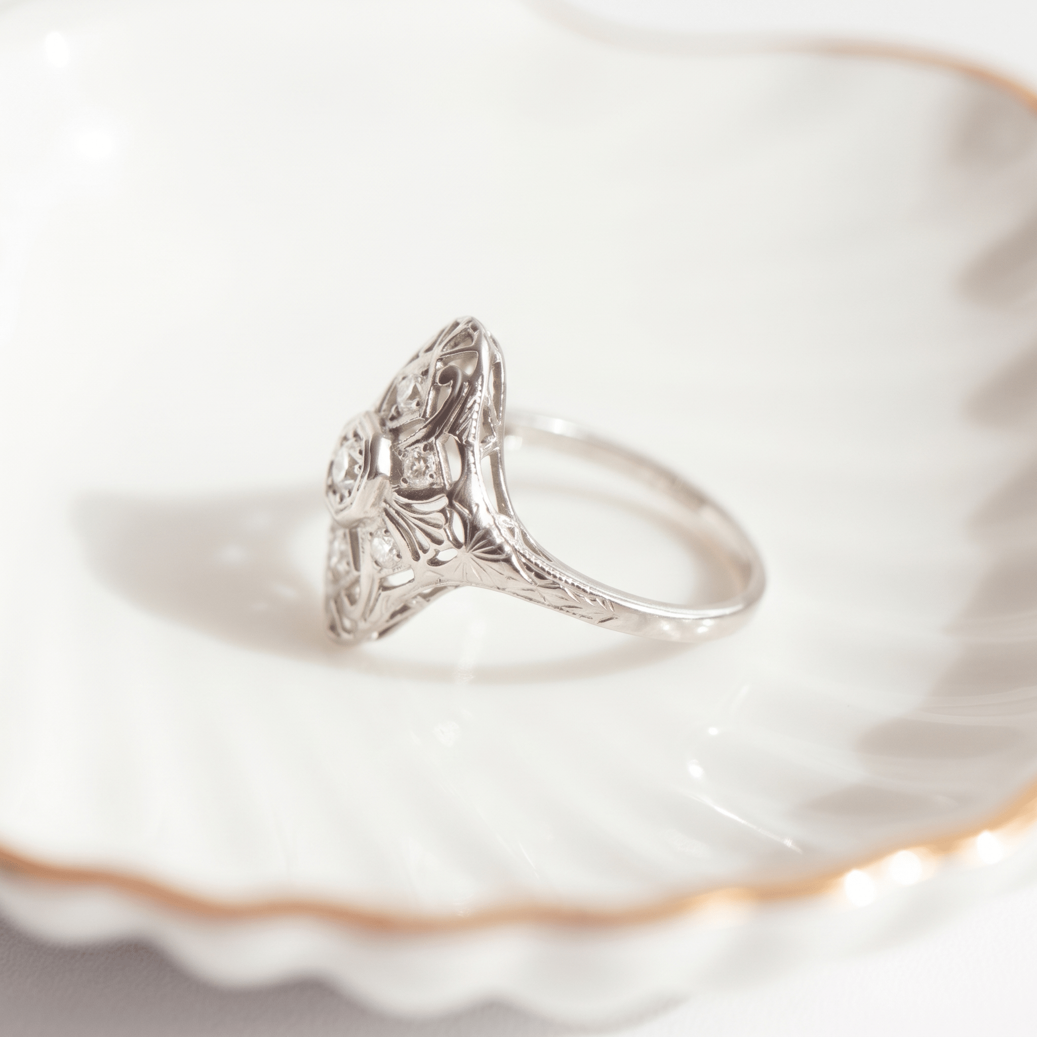 Antiker Art Déco Diamantring aus 750 Weißgold - Honey Jewelry