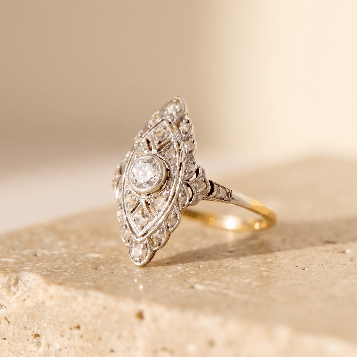 Antiker Diamantring aus 10 Karat Gelbgold | frühes 20. Jahrhundert - Honey Jewelry