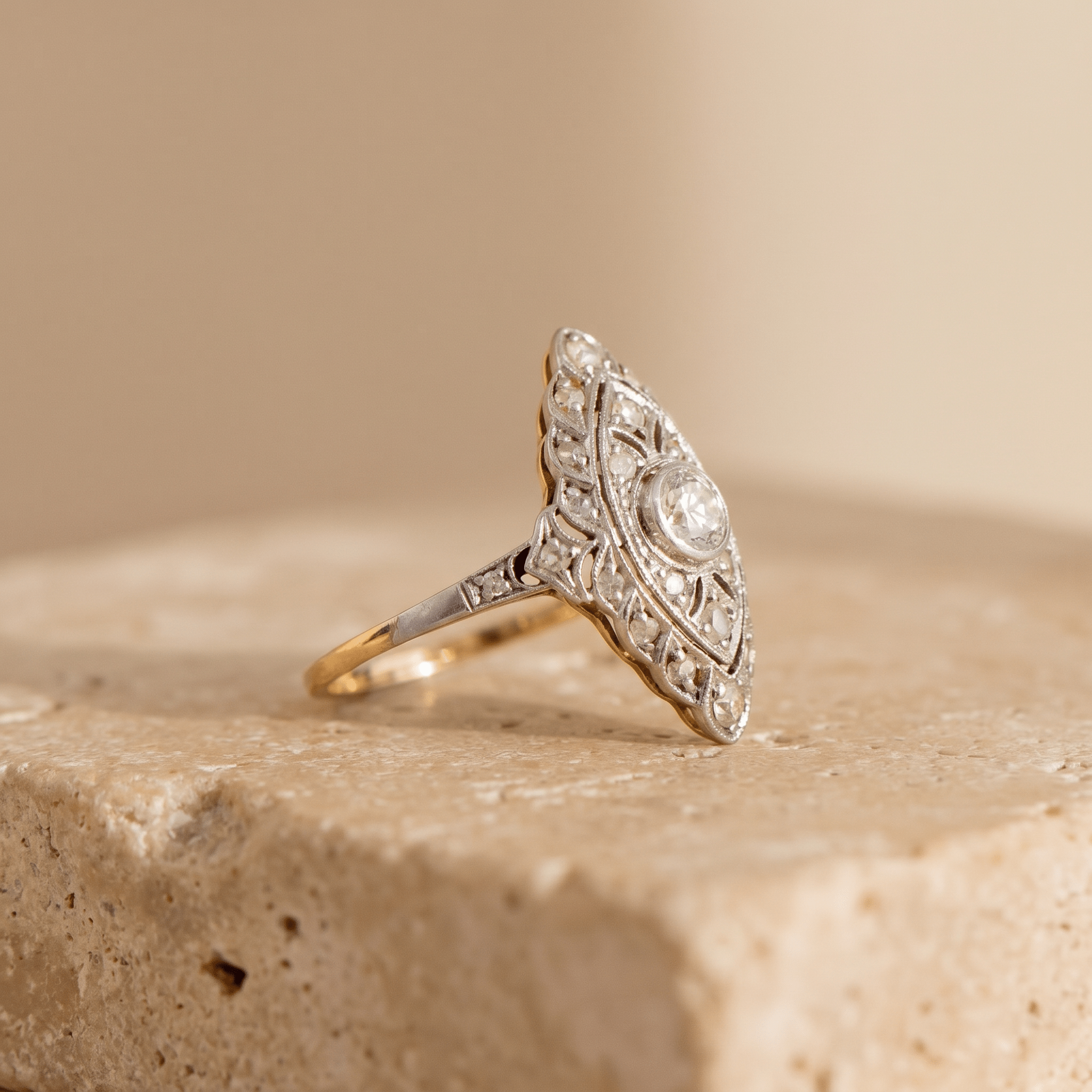 Antiker Diamantring aus 10 Karat Gelbgold | frühes 20. Jahrhundert - Honey Jewelry