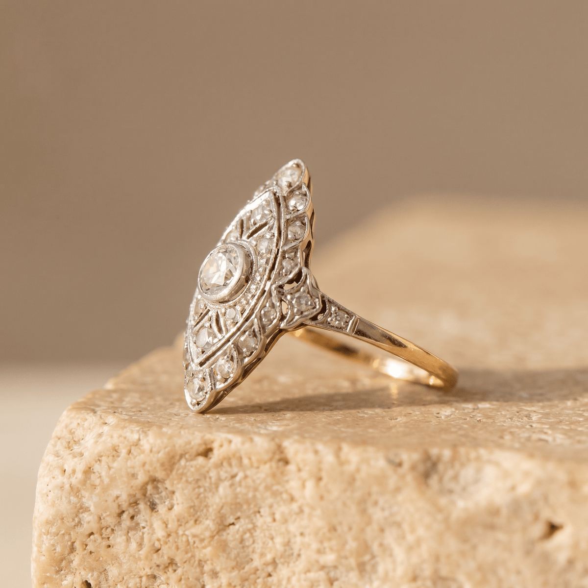 Antiker Diamantring aus 10 Karat Gelbgold | frühes 20. Jahrhundert - Honey Jewelry