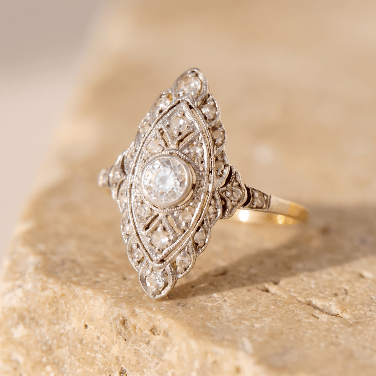 Antiker Diamantring aus 10 Karat Gelbgold | frühes 20. Jahrhundert - Honey Jewelry