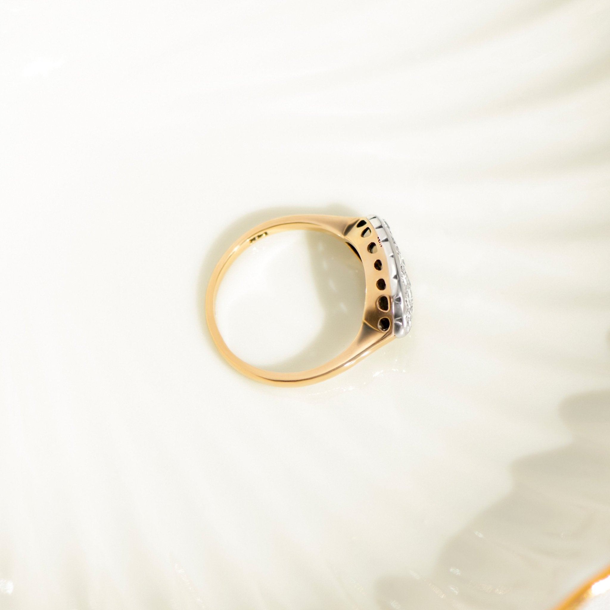 Antiker Diamantring aus 585er Gelbgold – 15 Diamanten im Navette - Design - Honey Jewelry