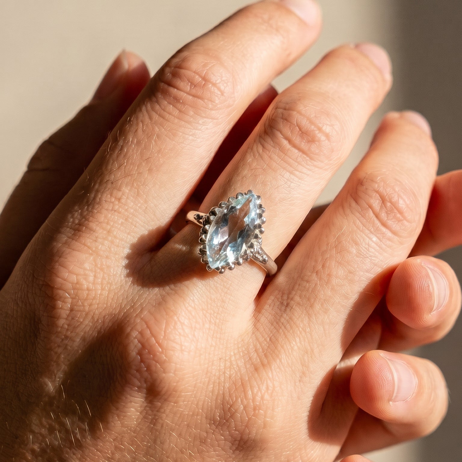 Antiker Goldring mit Aquamarin – Klar wie Ozeanwasser - Honey Jewelry