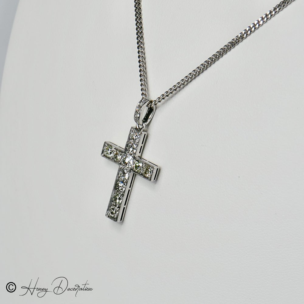 Antiker Kreuzanhänger aus 14 Karat Weißgold mit Diamanten - Honey Jewelry
