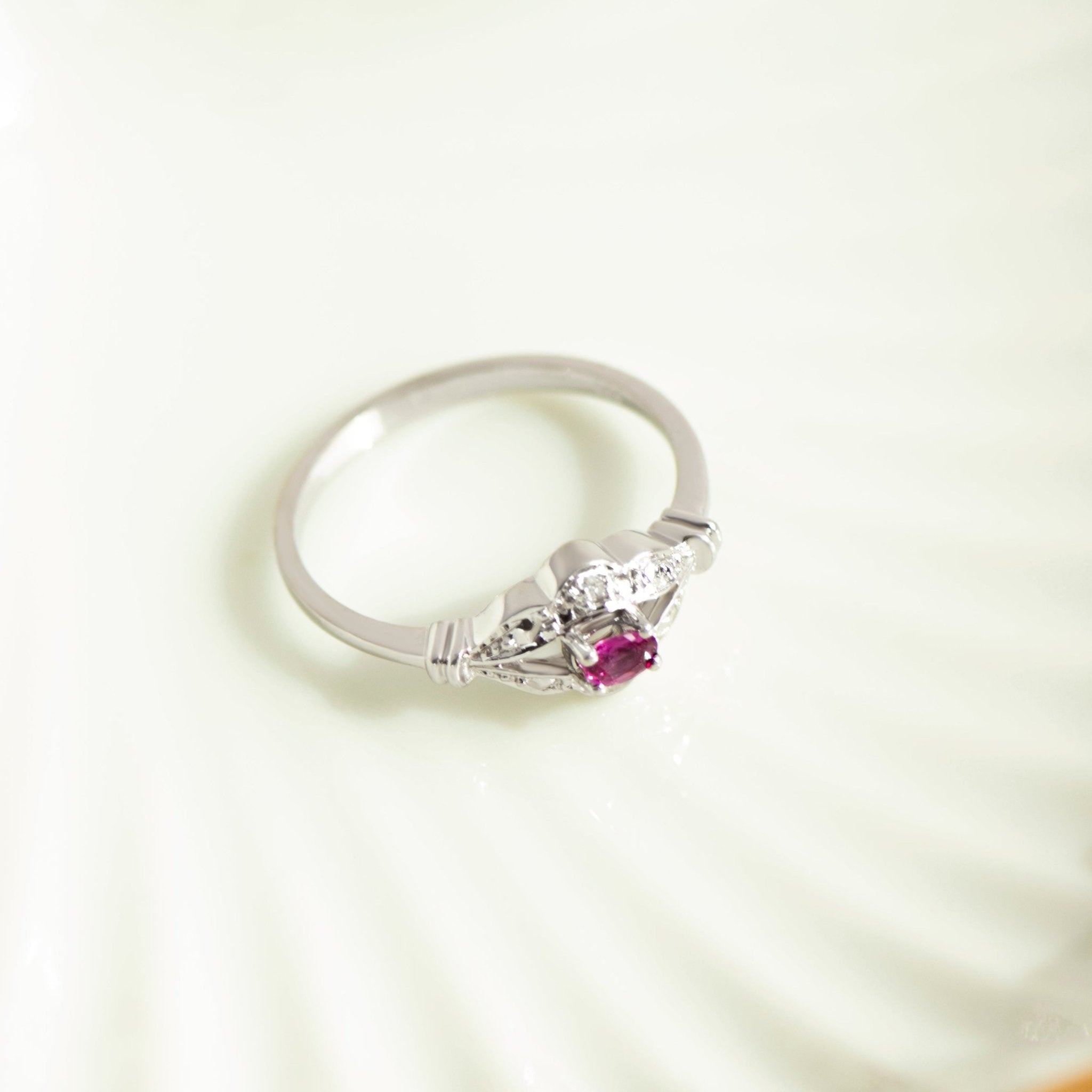 Antiker Rubin Diamantring aus 333 Weißgold - Honey Jewelry