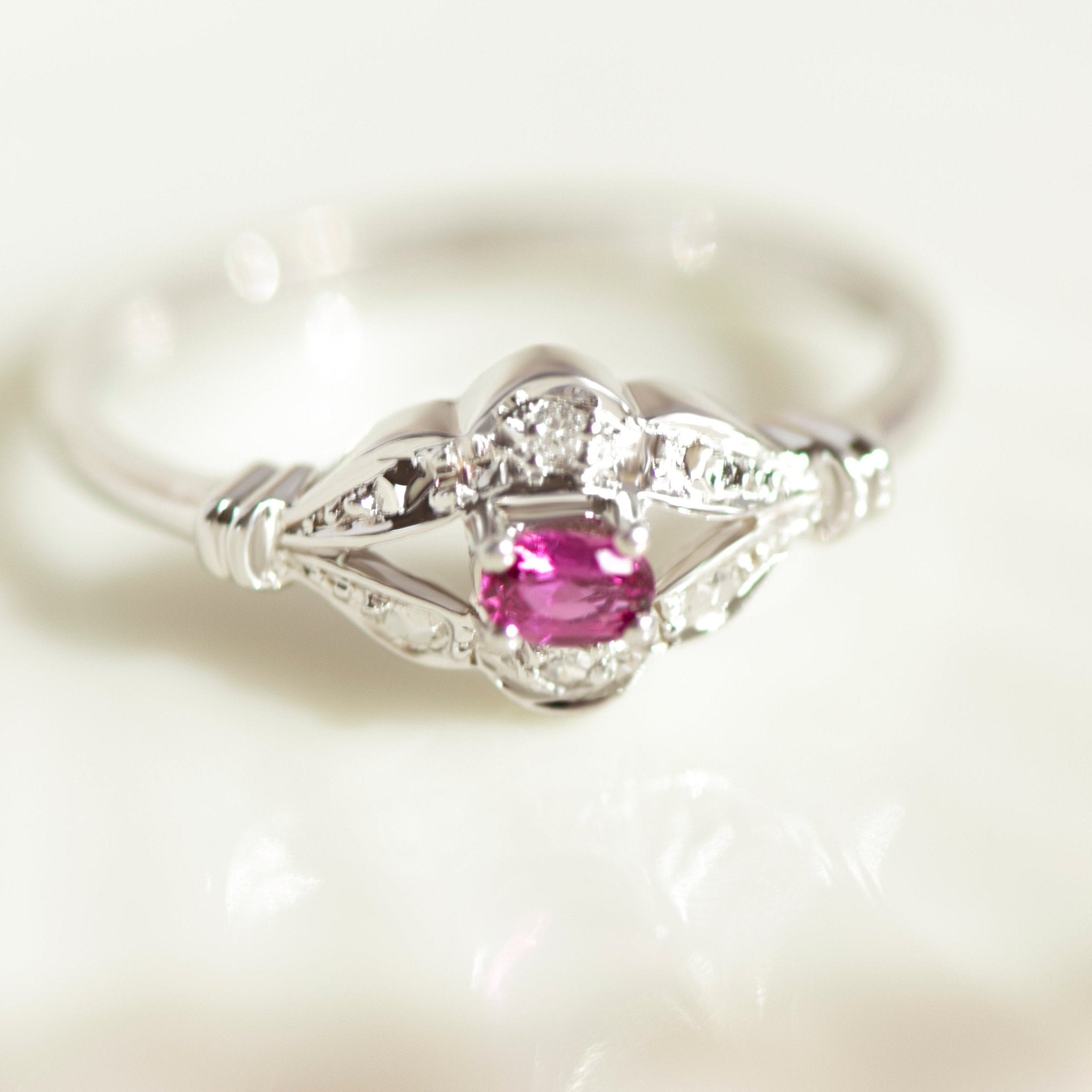 Antiker Rubin Diamantring aus 333 Weißgold - Honey Jewelry