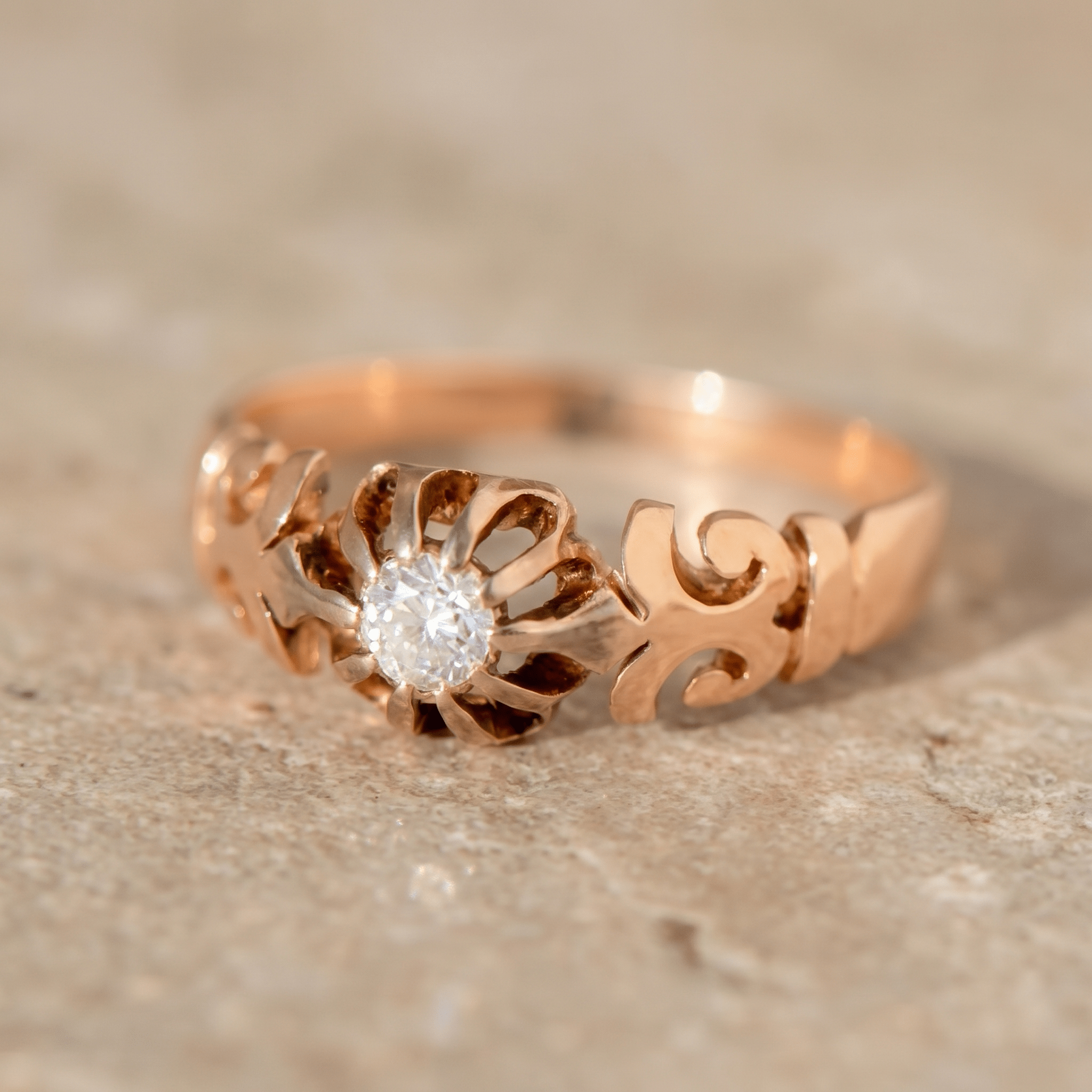 Antiker Solitärring aus 585 Roségold mit Altschliff-Diamant (0,13 ct) - Honey Jewelry