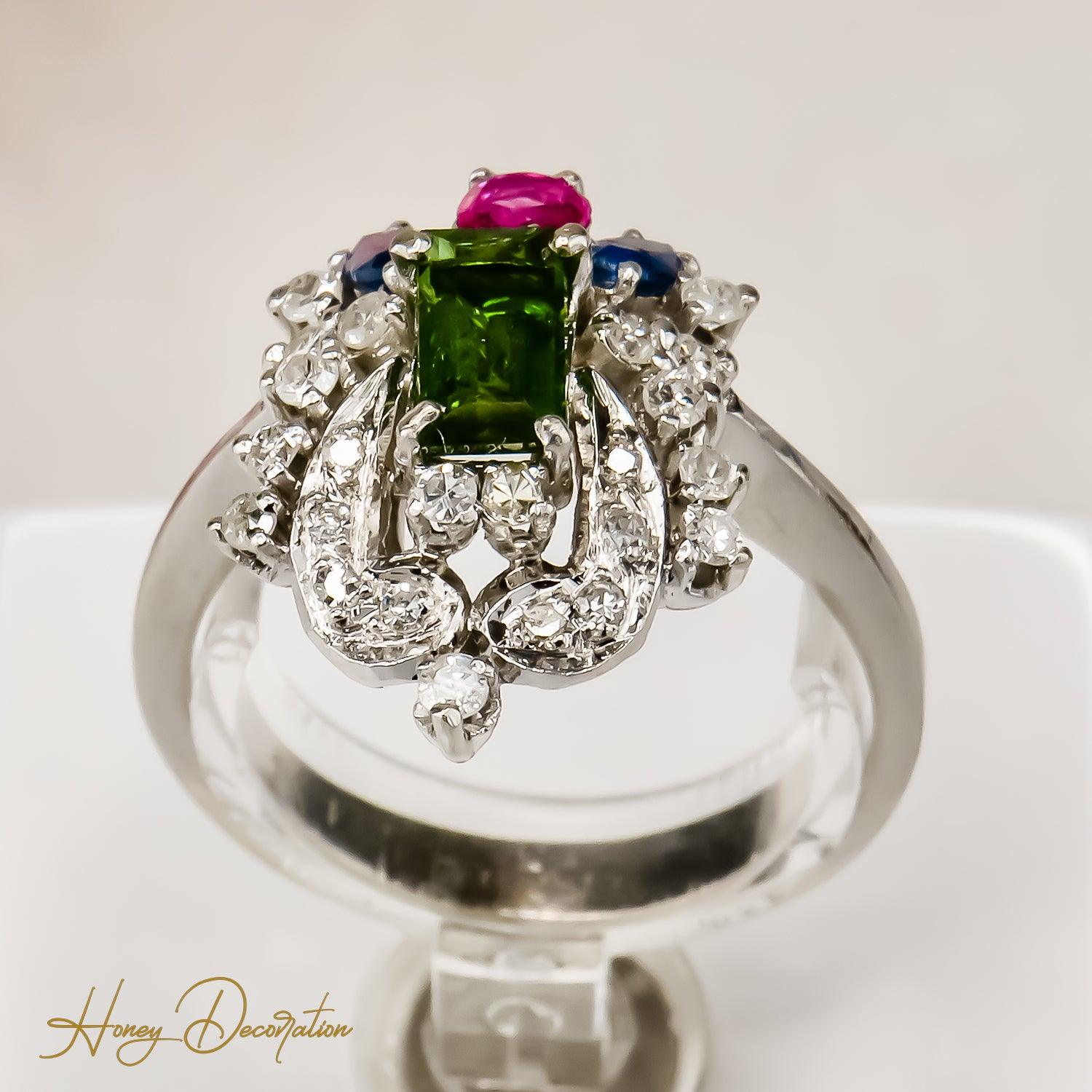 Antiker Weißgoldring mit funkelndem Steinbesatz - Honey Jewelry